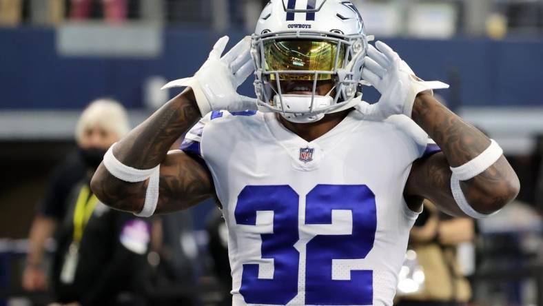 Jan 16, 2022; Arlington, Texas, USA; Dallas Cowboys running back Corey Clement (32) warms up prior to the NFC Wild Card playoff football game against the San Francisco 49ers at AT&T Stadium. Mandatory Credit: Kevin Jairaj-USA TODAY Sports