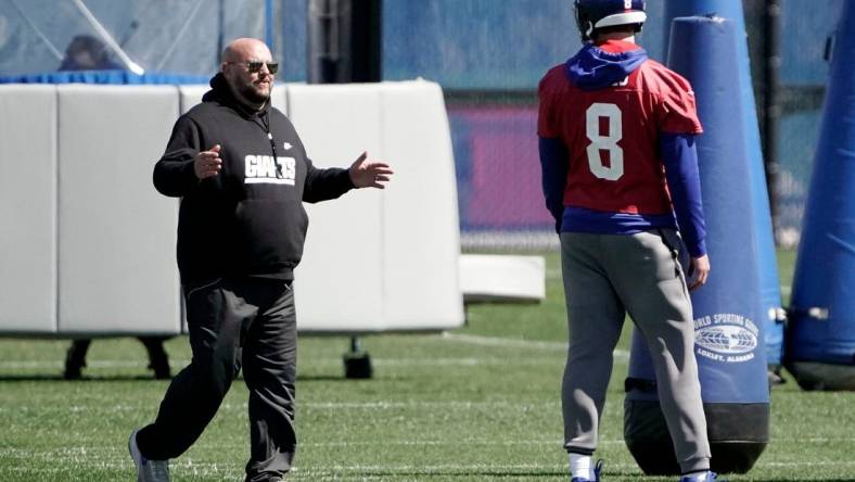 New York Giants head coach Brian Daboll and quarterback Daniel Jones (8) talk during voluntary minicamp at the Quest Diagnostics Training Center in East Rutherford on Wednesday, April 20, 2022.

Nfl Ny Giants Coach And Gm Talk Nfl Draft