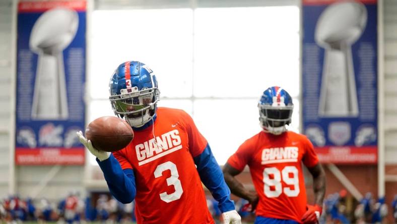 New York Giants wide receiver Sterling Shepard (3) makes one-handed catches as Kadarius Toney (89) looks on during organized team activities (OTAs) at the training center in East Rutherford on Thursday, May 19, 2022.

Nfl Ny Giants Practice