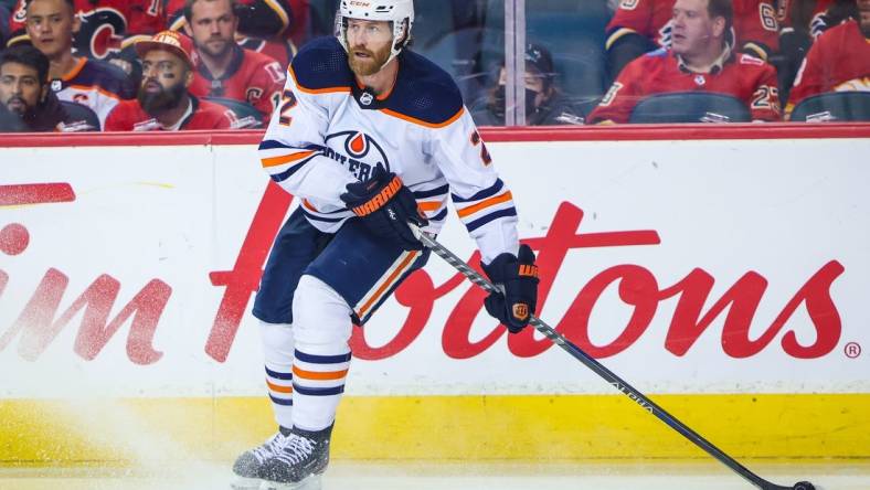 May 20, 2022; Calgary, Alberta, CAN; Edmonton Oilers defenseman Duncan Keith (2) controls the puck against the Calgary Flames during the third period in game two of the second round of the 2022 Stanley Cup Playoffs at Scotiabank Saddledome. Mandatory Credit: Sergei Belski-USA TODAY Sports