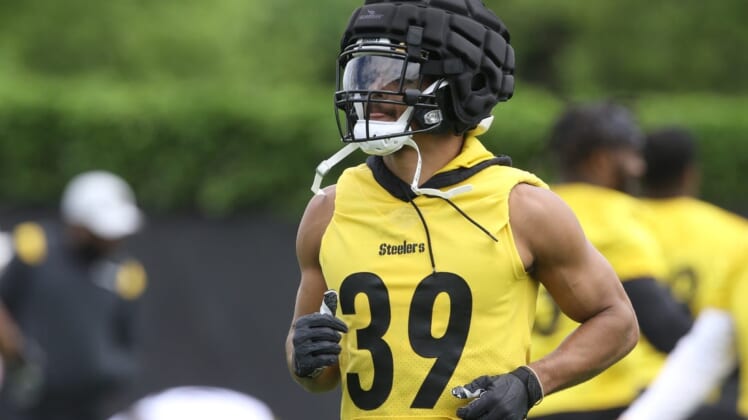Jun 9, 2022; Pittsburgh, Pennsylvania, USA;  Pittsburgh Steelers safety Minkah Fitzpatrick (39) participates in minicamp at UPMC Rooney Sports Complex.. Mandatory Credit: Charles LeClaire-USA TODAY Sports