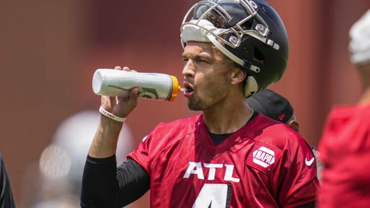 Jun 9, 2022; Atlanta, Georgia, USA; Atlanta Falcons quarterback Desmond Ridder (4) gets a drink during OTA at Falcons Training Complex. Mandatory Credit: Dale Zanine-USA TODAY Sports