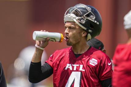 Jun 9, 2022; Atlanta, Georgia, USA; Atlanta Falcons quarterback Desmond Ridder (4) gets a drink during OTA at Falcons Training Complex. Mandatory Credit: Dale Zanine-USA TODAY Sports