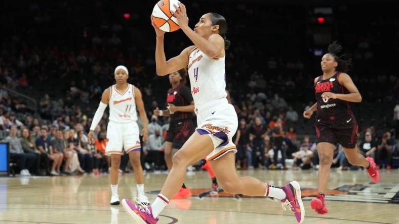 Jun 29, 2022; Phoenix, Arizona, USA; Phoenix Mercury guard Skylar Diggins-Smith (4) drives against the Indiana Fever during the first half at Footprint Center. Mandatory Credit: Joe Camporeale-USA TODAY Sports