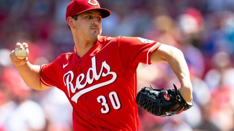 Cincinnati Reds starting pitcher Tyler Mahle (30) pitches in the first inning of the MLB game between the Cincinnati Reds and the Atlanta Braves at Great American Ball Park in Cincinnati on Saturday, July 2, 2022.Atlanta Braves At Cincinnati Reds 49