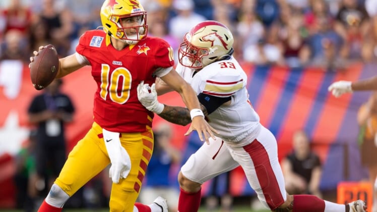 Jul 3, 2022; Canton, OH, USA; Philadelphia Stars quarterback Case Cookus (10) looks for a receiver under pressure from Birmingham Stallions inside linebacker Scooby Wright (33) during the first quarter at Tom Benson Hall of Fame Stadium. Mandatory Credit: Scott Galvin-USA TODAY Sports