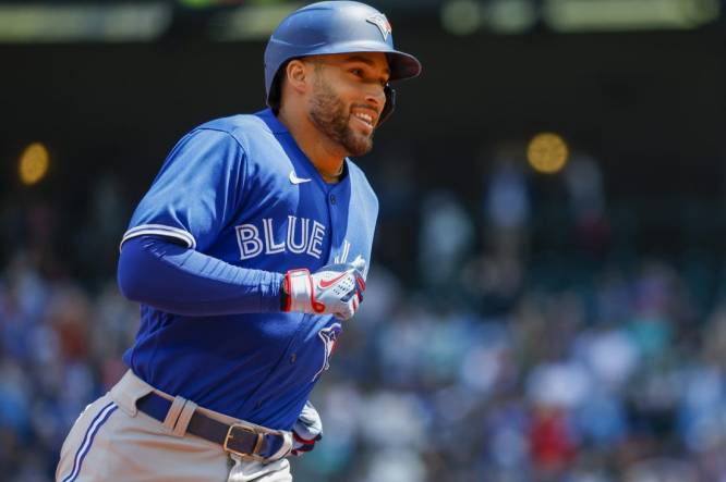 Seattle Mariners take lead in first game against Blue Jays