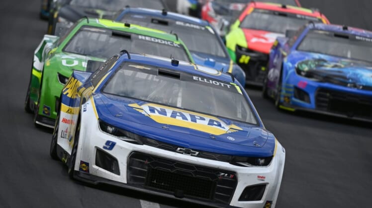 Jul 10, 2022; Hampton, Georgia, USA; NASCAR Cup Series driver Chase Elliott (9) leads the pack during the Quaker State 400 at Atlanta Motor Speedway. Mandatory Credit: Adam Hagy-USA TODAY Sports