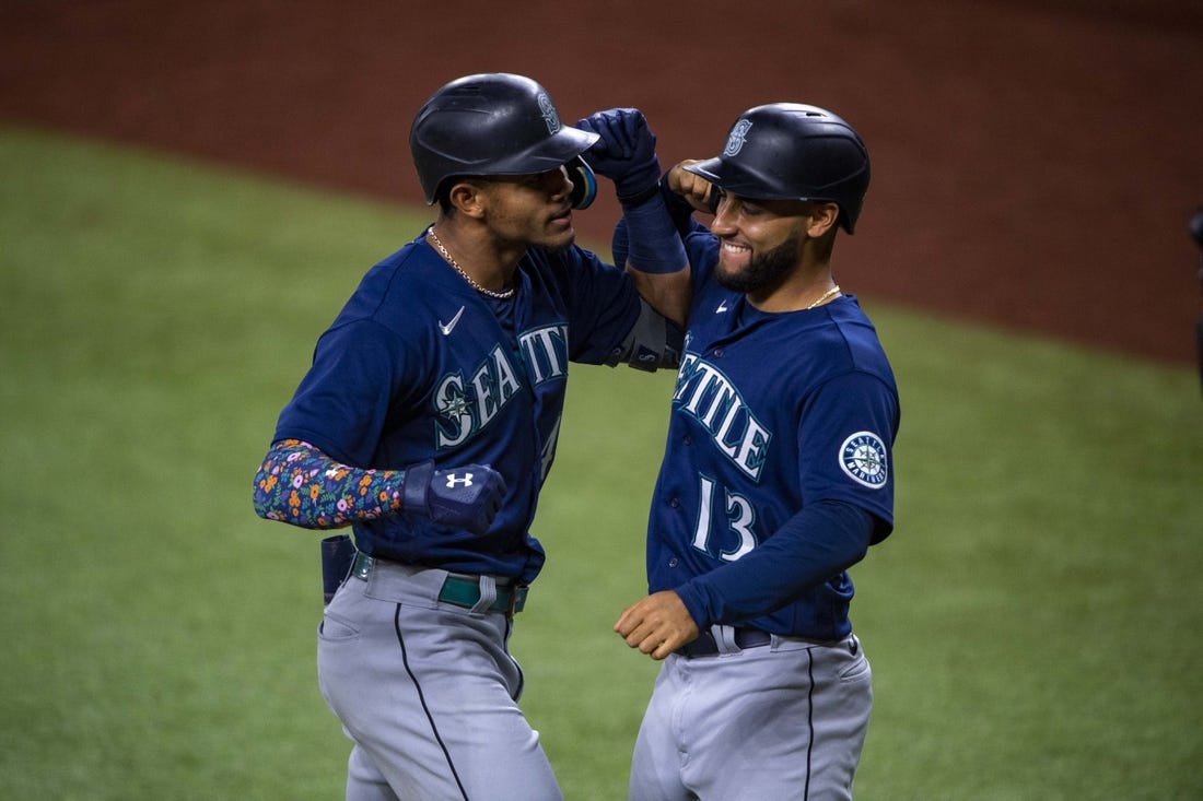 D-backs rally to slide by Mariners