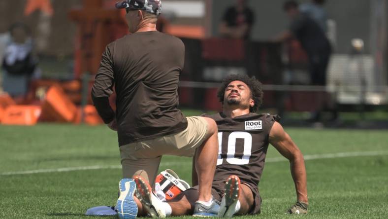 Jul 28, 2022; Berea, OH, USA; A trainer looks tends to Cleveland Browns wide receiver Anthony Schwartz (10) during training camp at CrossCountry Mortgage Campus. Mandatory Credit: Ken Blaze-USA TODAY Sports