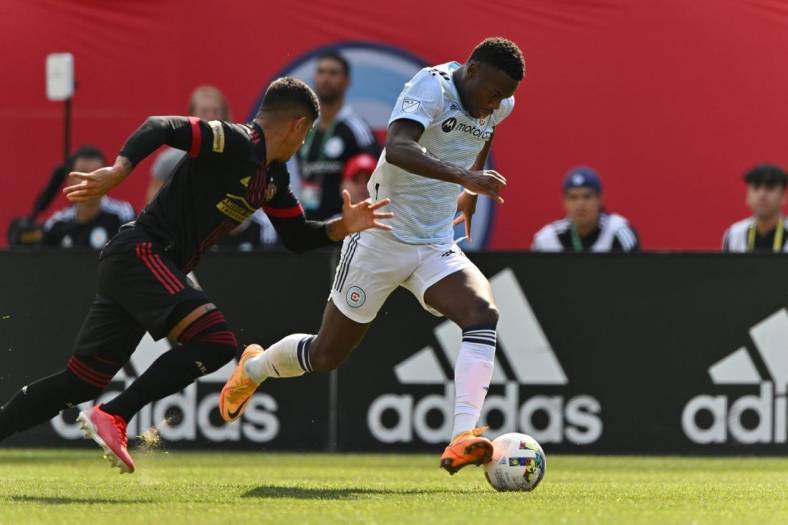 Jul 30, 2022; Chicago, Illinois, USA; Chicago Fire FC forward Jhon Duran (26) controls the ball as Atlanta United FC defender Alan Franco (6) defends in the first half at Soldier Field. Mandatory Credit: Jamie Sabau-USA TODAY Sports