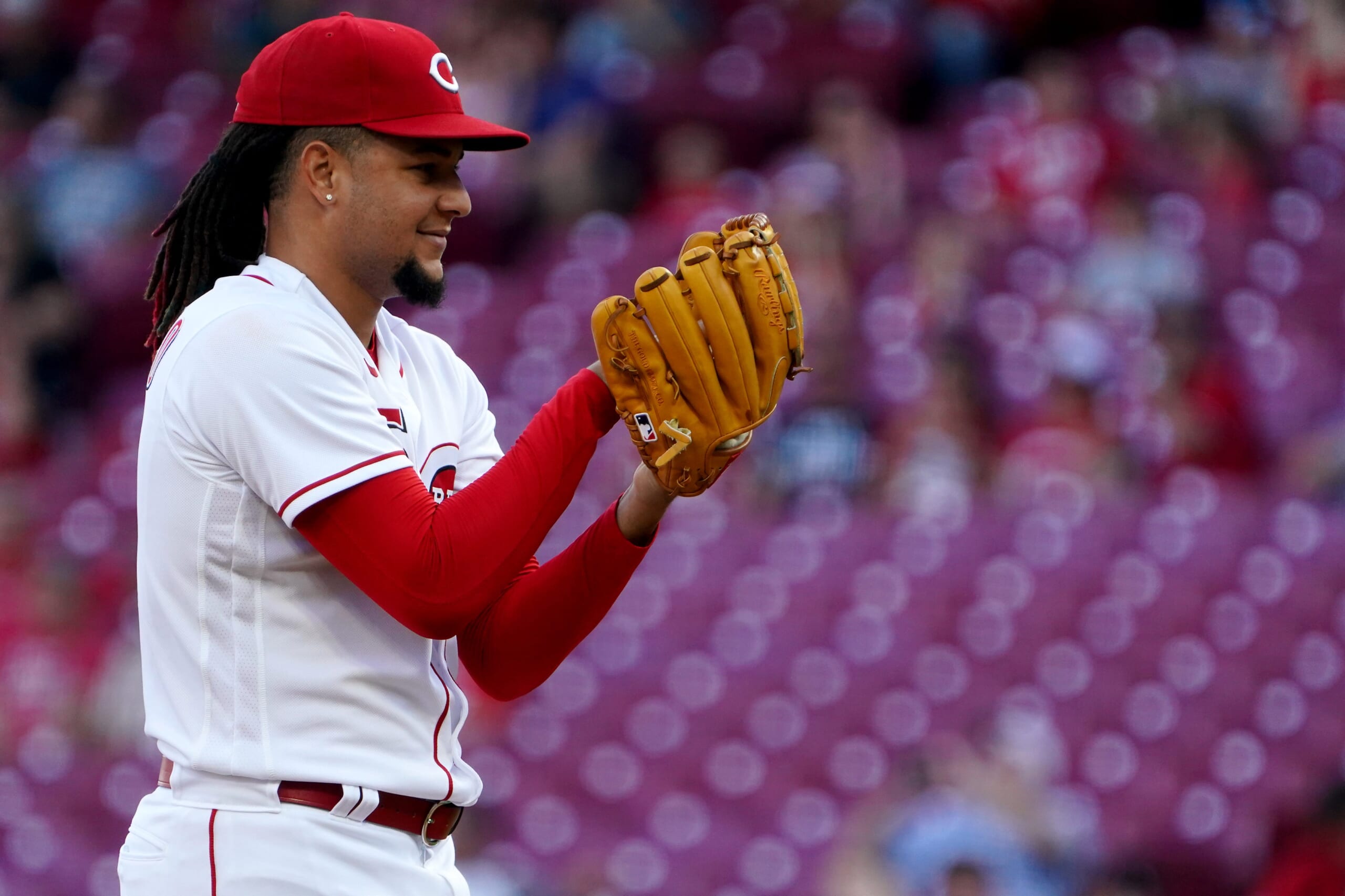 Mariners Acquire Luis Castillo from Reds in Blockbuster Deal