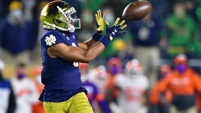 Nov 7, 2020; South Bend, Indiana, USA; Notre Dame Fighting Irish wide receiver Avery Davis (3) catches a pass in the fourth quarter against the Clemson Tigers at Notre Dame Stadium. Notre Dame defeated Clemson 47-40 in two overtimes. Mandatory Credit: Matt Cashore-USA TODAY Sports