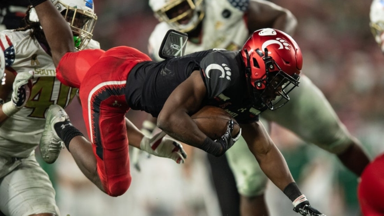 Nov 12, 2021; Tampa, Florida, USA; Cincinnati Bearcats running back Charles McClelland (0) dives for the endzone in the 4th quarter against the South Florida Bulls at Raymond James Stadium. Mandatory Credit: Jeremy Reper-USA TODAY Sports