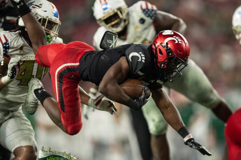 Nov 12, 2021; Tampa, Florida, USA; Cincinnati Bearcats running back Charles McClelland (0) dives for the endzone in the 4th quarter against the South Florida Bulls at Raymond James Stadium. Mandatory Credit: Jeremy Reper-USA TODAY Sports