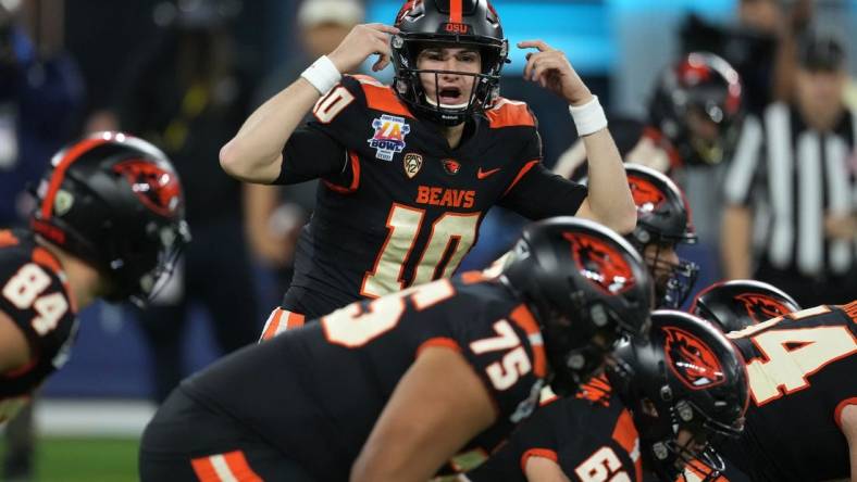 Dec 18, 2021; Inglewood, CA, USA; Oregon State Beavers quarterback Chance Nolan (10) gestures against the Utah State Aggies in the first half of the 2021 LA Bowl at SoFi Stadium. Mandatory Credit: Kirby Lee-USA TODAY Sports