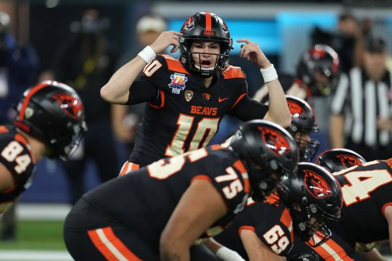Dec 18, 2021; Inglewood, CA, USA; Oregon State Beavers quarterback Chance Nolan (10) gestures against the Utah State Aggies in the first half of the 2021 LA Bowl at SoFi Stadium. Mandatory Credit: Kirby Lee-USA TODAY Sports