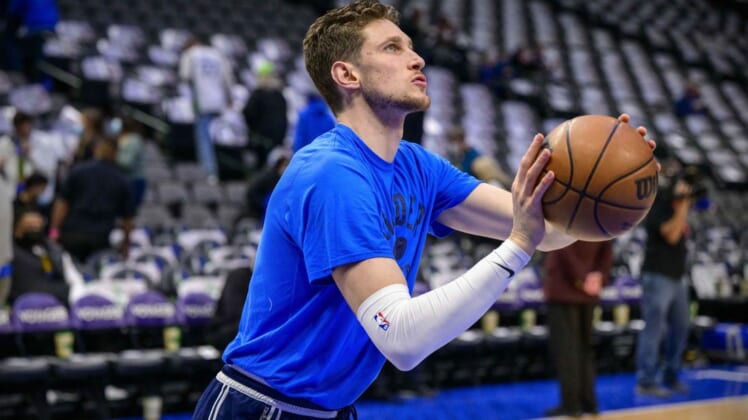 Feb 2, 2022; Dallas, Texas, USA; Oklahoma City Thunder center Mike Muscala (33) warms up before the game between the Dallas Mavericks and the Oklahoma City Thunder at the American Airlines Center. Mandatory Credit: Jerome Miron-USA TODAY Sports