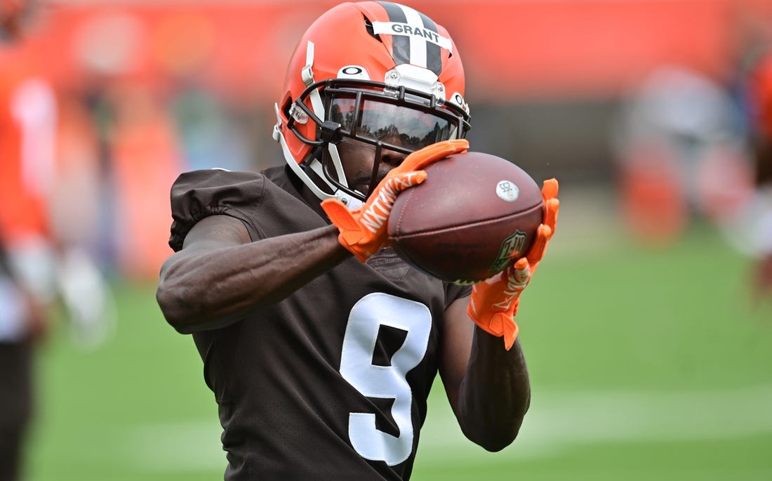 Cleveland Browns receiver/returner Jakeem Grant carted off at practice