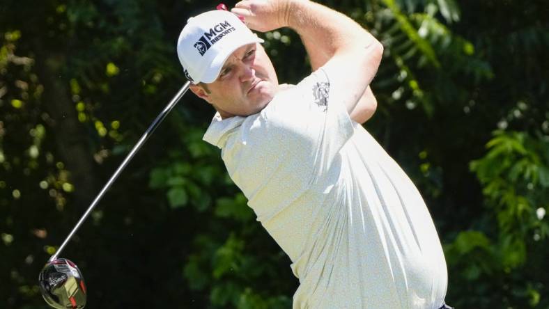 May 26, 2022; Fort Worth, Texas, USA; Jason Kokrak plays his shot from the sixth tee during the first round of the Charles Schwab Challenge golf tournament. Mandatory Credit: Jim Cowsert-USA TODAY Sports