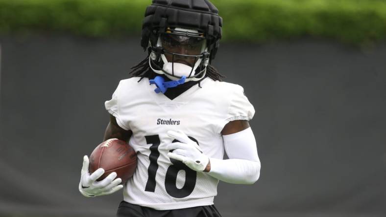 Jun 9, 2022; Pittsburgh, Pennsylvania, USA;  Pittsburgh Steelers wide receiver Diontae Johnson (18) participates in minicamp at UPMC Rooney Sports Complex.. Mandatory Credit: Charles LeClaire-USA TODAY Sports