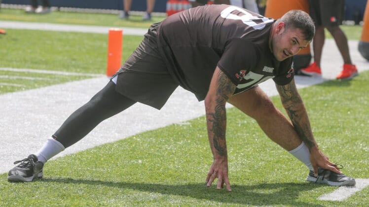 Cleveland Browns offensive lineman Jack Conklin stretches before minicamp on Wednesday, June 15, 2022 in Canton, Ohio, at Tom Benson Hall of Fame Stadium.Browns Hof 3