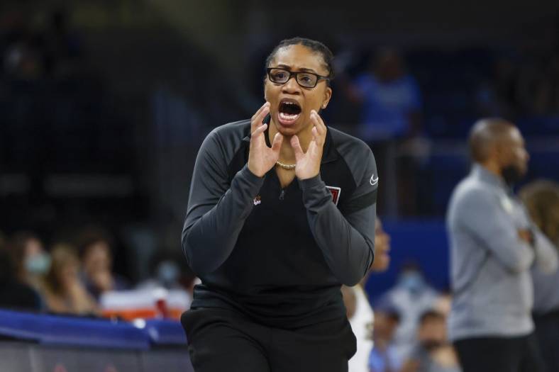 Jun 17, 2022; Chicago, Illinois, USA; Atlanta Dream head coach Tanisha Wright yells to the team during the first half of a WNBA game against the Chicago Sky at Wintrust Arena. Mandatory Credit: Kamil Krzaczynski-USA TODAY Sports