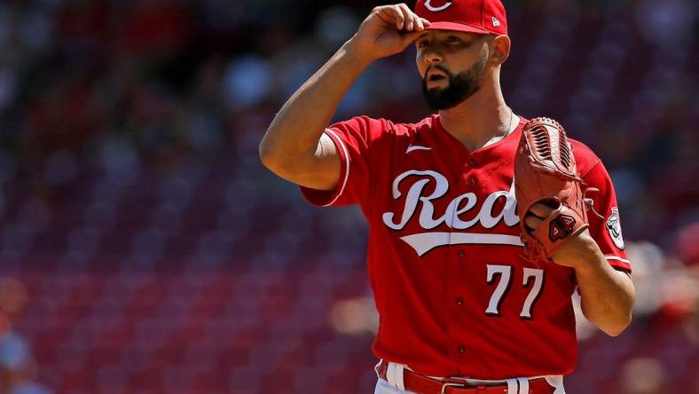 Cincinnati Reds relief pitcher Art Warren (77) collects himself between pitches in the eighth inning of the MLB National League game between the Cincinnati Reds and the Los Angeles Dodgers at Great American Ball Park in downtown Cincinnati on Thursday, June 23, 2022. The Reds were swept in a second consecutive series with a 10-5 loss to the Dodgers.

Los Angeles Dodgers At Cincinnati Reds