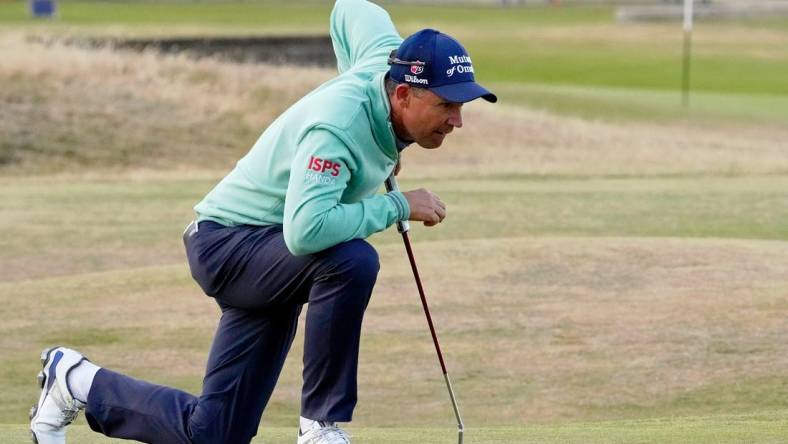 Jul 14, 2022; St. Andrews, SCT; Padraig Harrington lines up a putt on the 17th green during the first round of the 150th Open Championship golf tournament at St. Andrews Old Course. Mandatory Credit: Michael Madrid-USA TODAY Sports