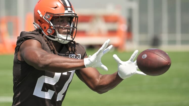 Jul 29, 2022; Berea, OH, USA; Cleveland Browns running back Kareem Hunt (27) catches a pass during training camp at CrossCountry Mortgage Campus. Mandatory Credit: Ken Blaze-USA TODAY Sports