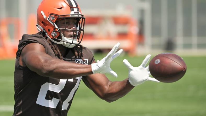 Jul 29, 2022; Berea, OH, USA; Cleveland Browns running back Kareem Hunt (27) catches a pass during training camp at CrossCountry Mortgage Campus. Mandatory Credit: Ken Blaze-USA TODAY Sports