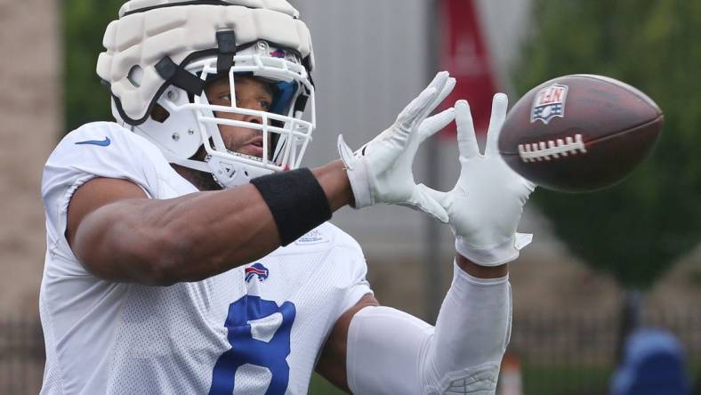 Tight end O.J. Howard eyes in a pass during day six of the Buffalo Bills training camp at St John Fisher University in Rochester Saturday, July 30, 2022.

Sd 073022 Bills Camp 4 Spts