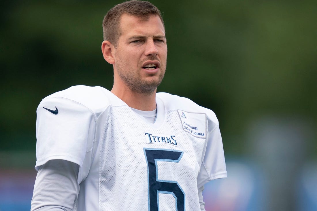 Tennessee Titans punter Brett Kern (6) warms up during a training camp practice at Ascension Saint Thomas Sports Park Tuesday, Aug. 2, 2022, in Nashville, Tenn.

Nas Titans 005