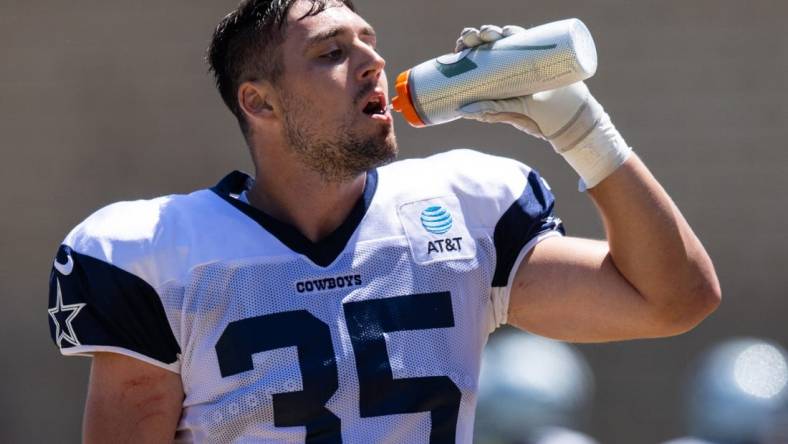 Aug 2, 2022; Oxnard, CA, USA; Dallas Cowboys fullback Ryan Nall (35) hydrates during training camp at River Ridge Playing Fields in Oxnard, California. Mandatory Credit: Jason Parkhurst-USA TODAY Sports