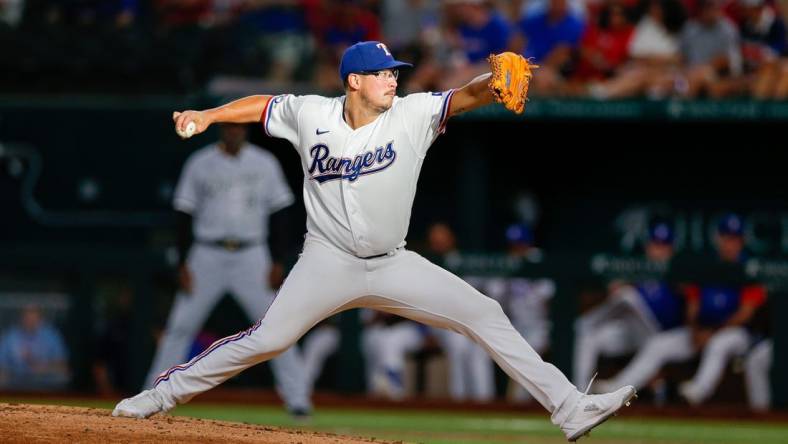 Aug 6, 2022; Arlington, Texas, USA; Texas Rangers starting pitcher Dane Dunning (33) throws against the Chicago White Sox during the fourth inning at Globe Life Field. Mandatory Credit: Andrew Dieb-USA TODAY Sports