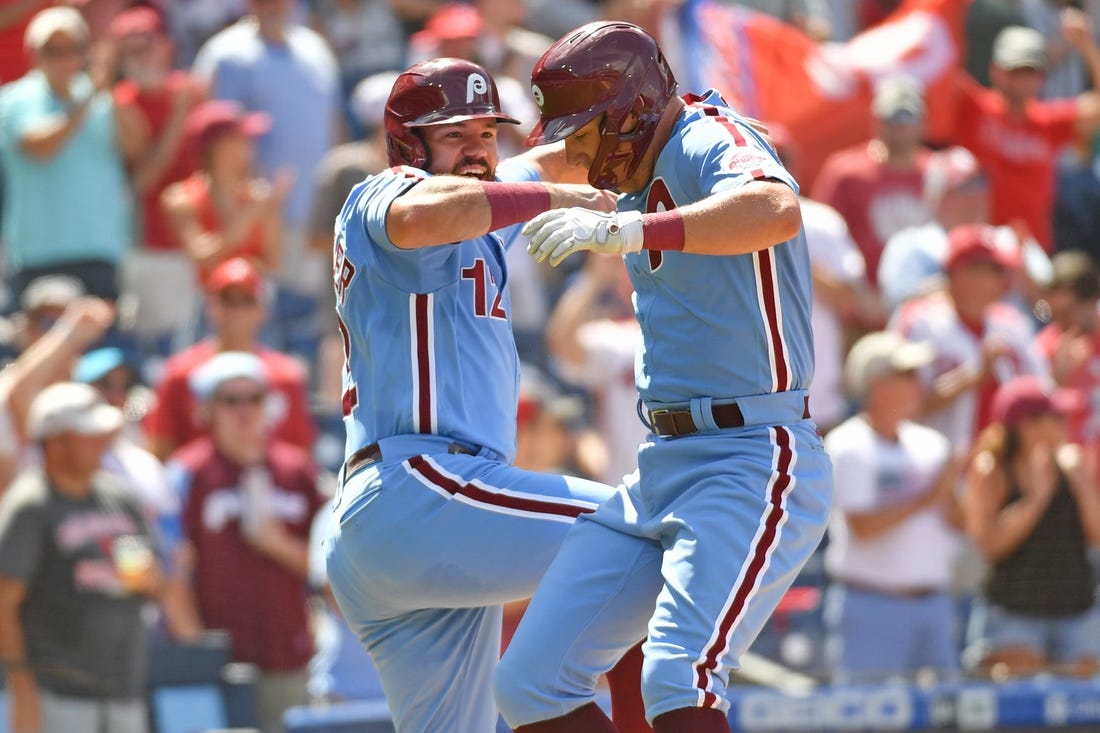 Rhys Hoskins drives in 4 after lengthy delay to sweep Nationals