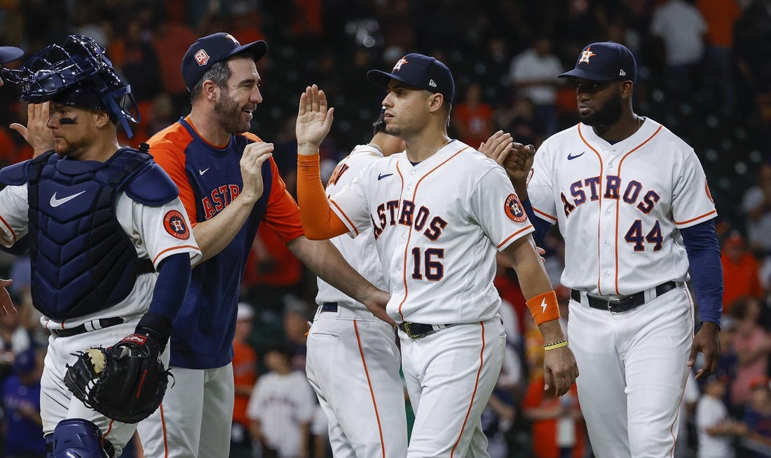 Verlander clamps down on Rangers, 5-0