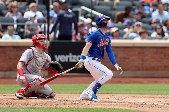 Mets win behind new additions as Tyler Naquin, Daniel Vogelbach