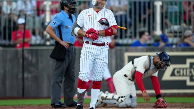 Cincinnati Reds first baseman Joey Votto (19) steps out of the batter  s box and smiles during his at-bat in the third inning of a baseball game against the Chicago Cubs, Thursday, Aug. 11, 2022, at the MLB Field of Dreams stadium in Dyersville, Iowa.

Mlb Field Of Dreams Game Cincinnati Reds At Chicago Cubs Aug 11 3666