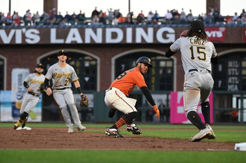 Aug 12, 2022; San Francisco, California, USA; San Francisco Giants second baseman Thairo Estrada (39) is caught in a rundown between Pittsburgh Pirates second baseman Kevin Newman (27) and shortstop Oneil Cruz (15) during the second inning at Oracle Park. Mandatory Credit: Robert Edwards-USA TODAY Sports
