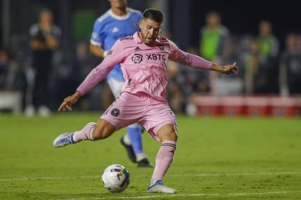Aug 13, 2022; Fort Lauderdale, Florida, USA; Inter Miami CF midfielder Alejandro Pozuelo (8) shoots the ball and scores during the first half against the New York City FC at DRV PNK Stadium. Mandatory Credit: Sam Navarro-USA TODAY Sports