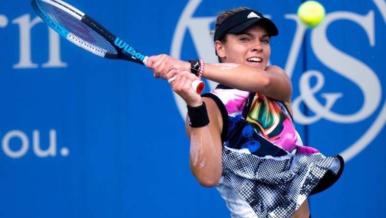 Caty McNally returns to Aliaksandra Sasnovich during the Western & Southern Open at the Lindner Family Tennis Center in Mason, Ohio Monday, Aug. 15, 2022.

Western Southern Open Day Two Morning 83