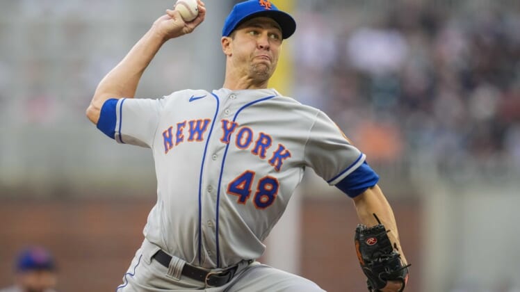 Aug 18, 2022; Cumberland, Georgia, USA; New York Mets starting pitcher Jacob deGrom (48) pitches against the Atlanta Braves during the first inning at Truist Park. Mandatory Credit: Dale Zanine-USA TODAY Sports