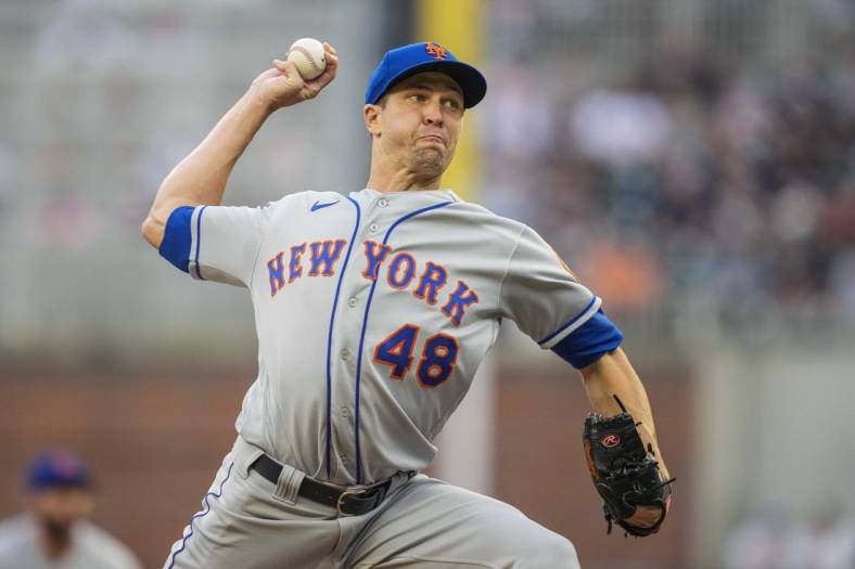 Aug 18, 2022; Cumberland, Georgia, USA; New York Mets starting pitcher Jacob deGrom (48) pitches against the Atlanta Braves during the first inning at Truist Park. Mandatory Credit: Dale Zanine-USA TODAY Sports