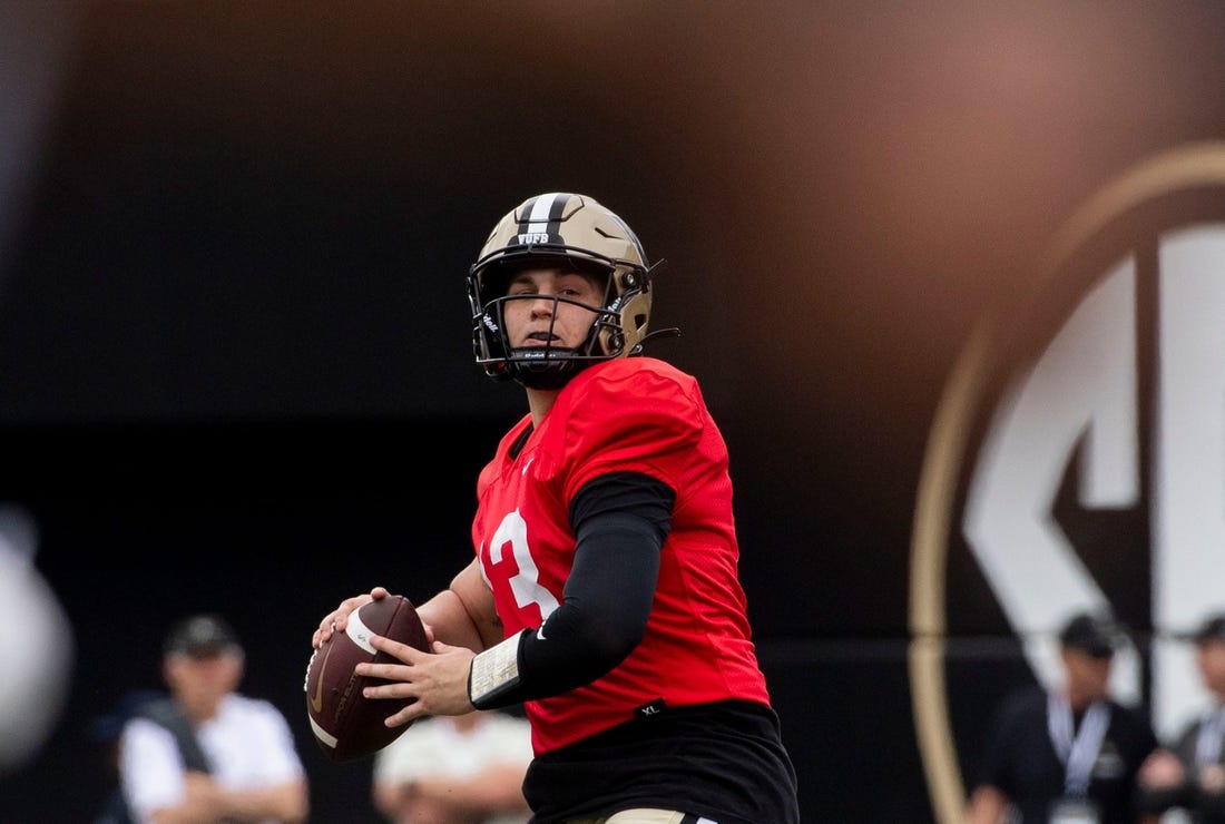 Vanderbilt Commodores    AJ Swann looks to pass during the Vanderbilt Spring Game at Vanderbilt Stadium in Nashville , Tenn., Saturday, April 16, 2022.

Spring Game004