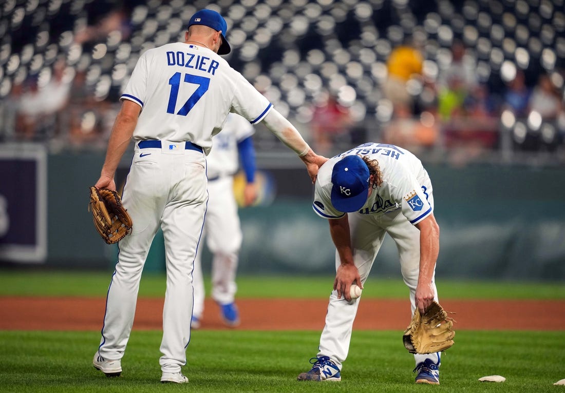 Royals pitcher fell in a pool while taking engagement photos