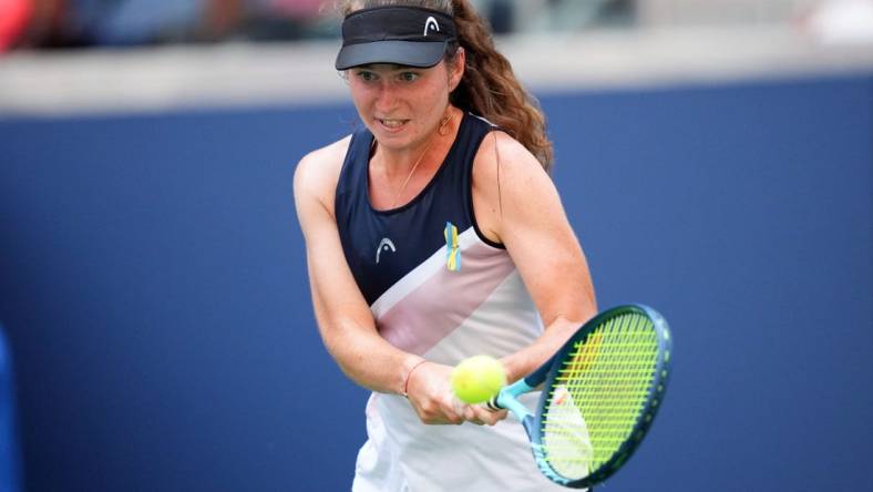 Aug 29, 2022; Flushing, NY, USA; Daria Snigur of Ukraine hits to Simona Halep of Romania on day one of the 2022 U.S. Open tennis tournament at USTA Billie Jean King National Tennis Center. Mandatory Credit: Danielle Parhizkaran-USA TODAY Sports