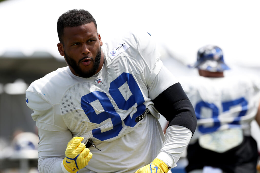 Aaron Donald swings helmets at players during Rams-Bengals joint ...