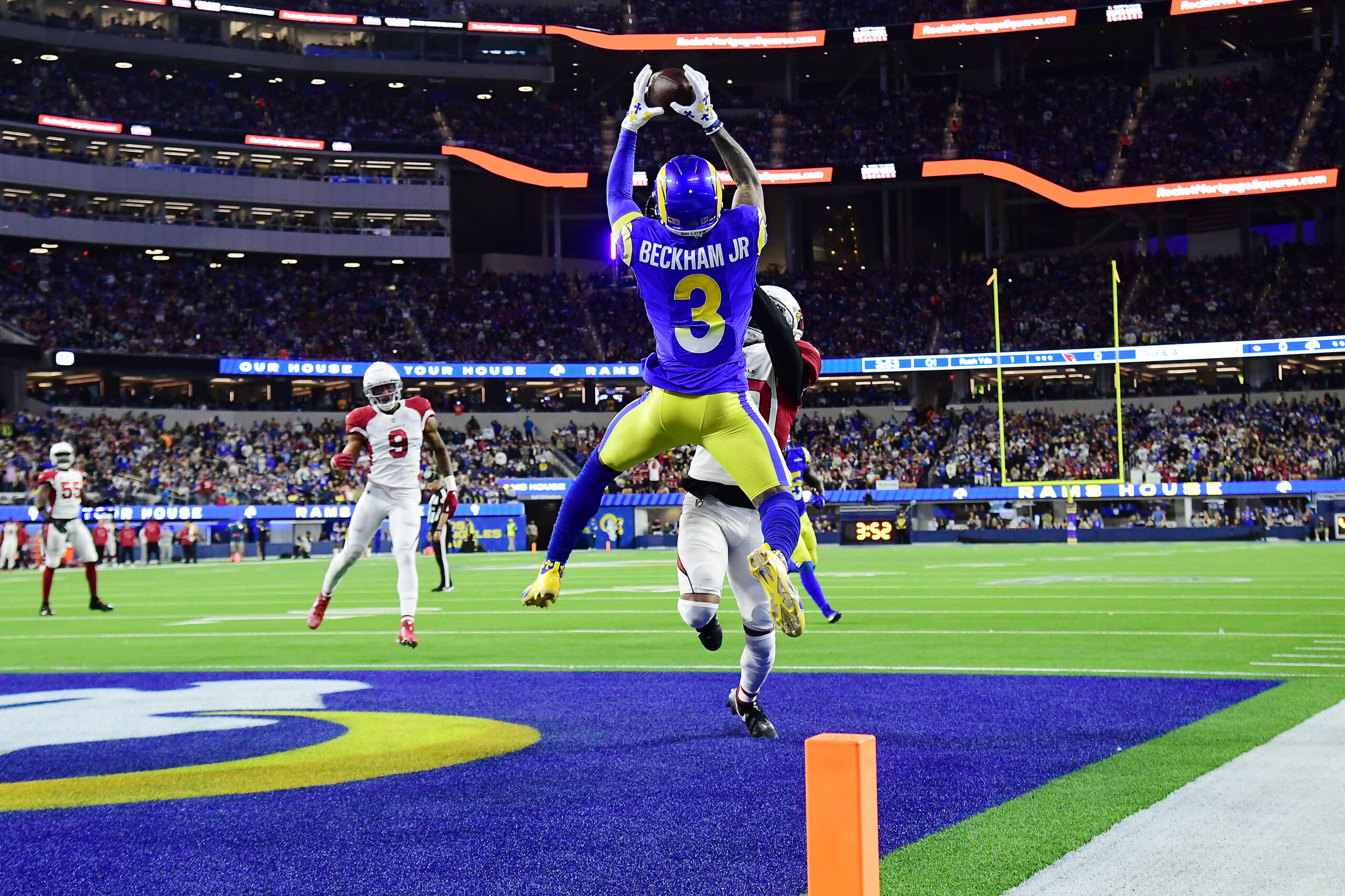 Los Angeles Rams wide receiver Odell Beckham Jr. puts on his