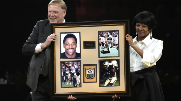 NFL: Pro Football Hall of Fame-Enshrinees Gold Jacket Dinner